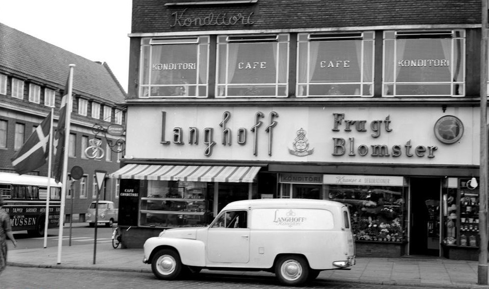 Langhoffs Konditori og Café. Foto: Johs. Jensen. 1957.